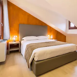 https://charming-house-corte-del-teatro.hotelslidodijesolo.com